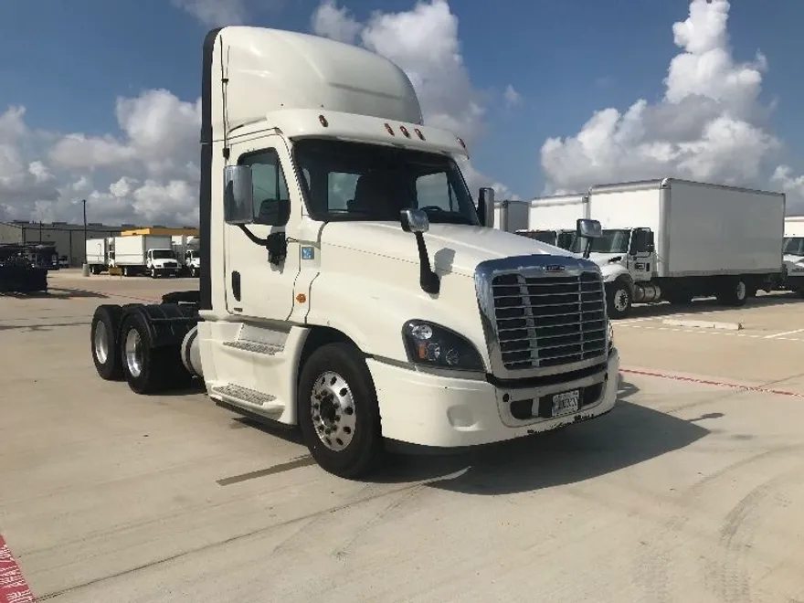 2018 Freightliner Cascadia 125" Sleeper Cab photo 1