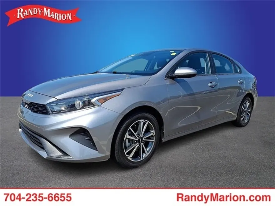 2023 Kia Forte LXS photo 1