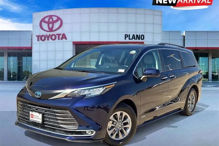 2021 Toyota Sienna XLE photo 1