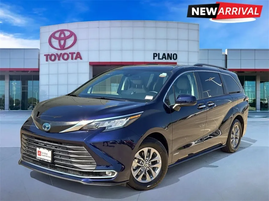 2021 Toyota Sienna XLE photo 1