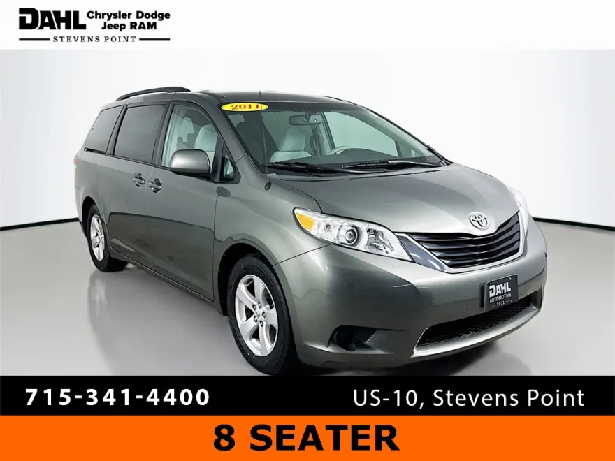 2011 Toyota Sienna LE photo 1