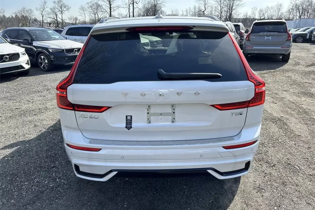 2025 Volvo XC60 Hybrid T8 Plus photo 1