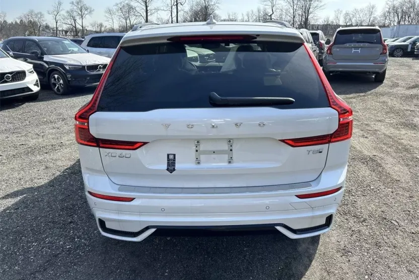 2025 Volvo XC60 Hybrid T8 Plus photo 1