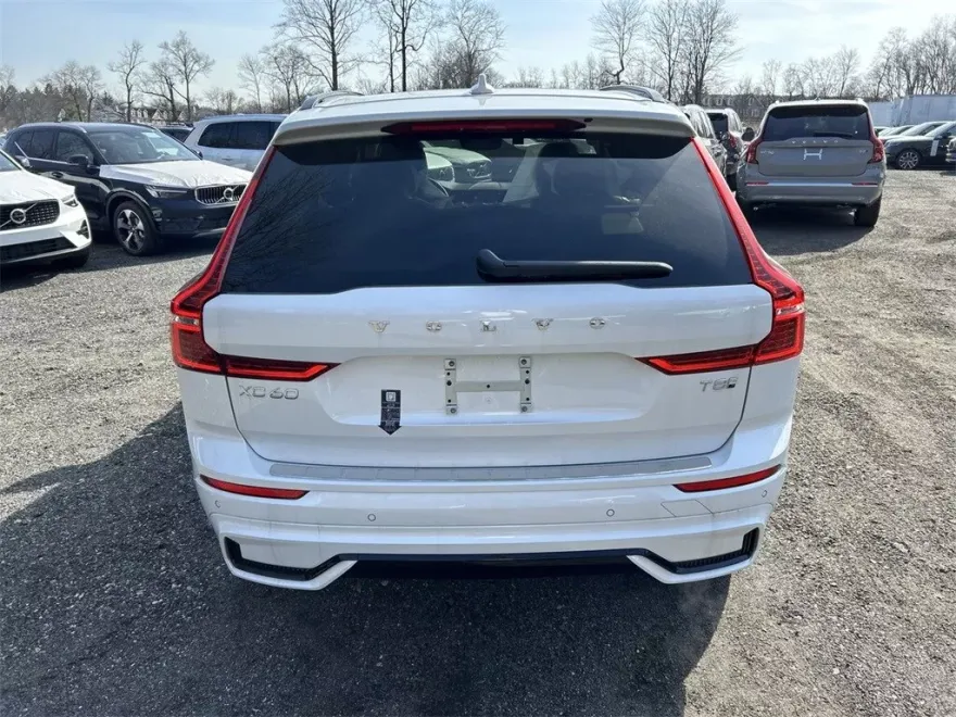 2025 Volvo XC60 Hybrid T8 Plus photo 1