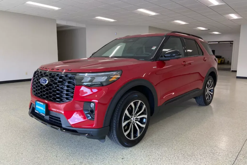 2025 Ford Explorer ST-Line photo 1