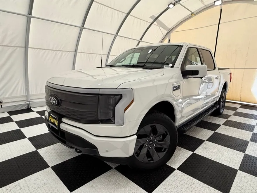 2025 Ford F-150 Lightning Lariat photo 1