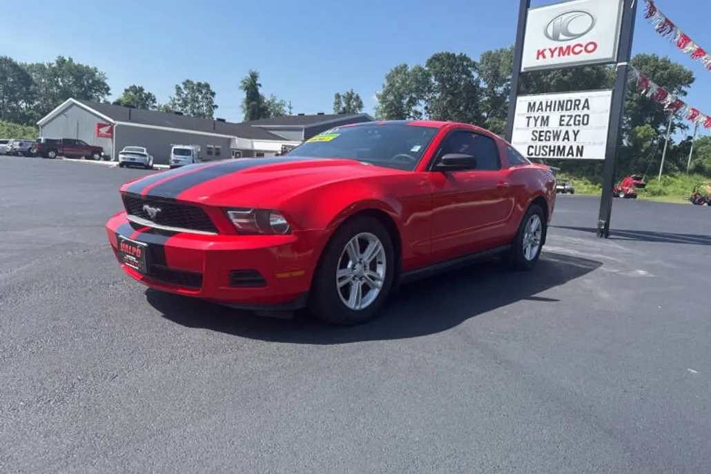 2011 Ford Mustang V6 photo 1