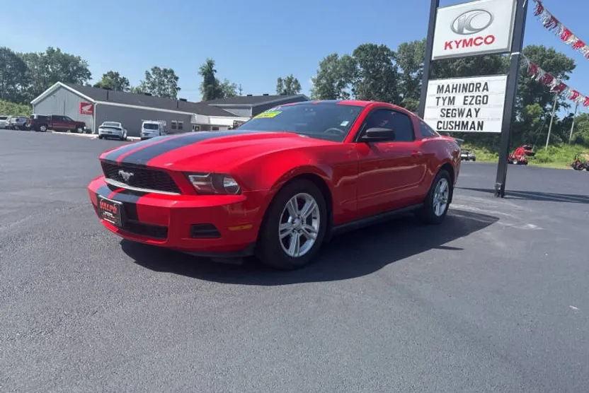 2011 Ford Mustang V6 photo 1