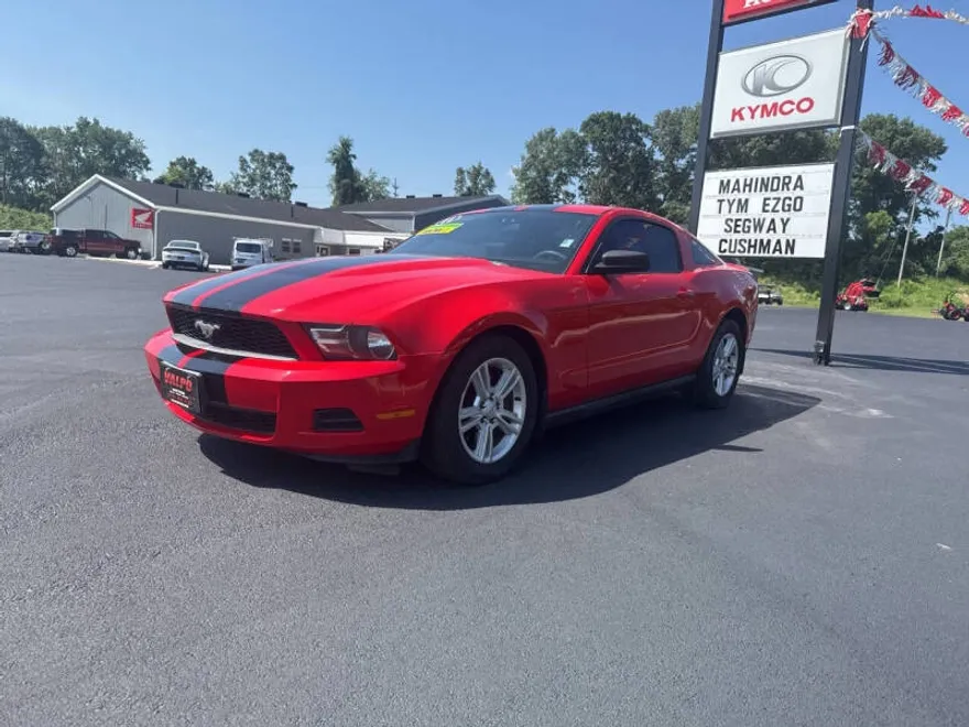 2011 Ford Mustang V6 photo 1