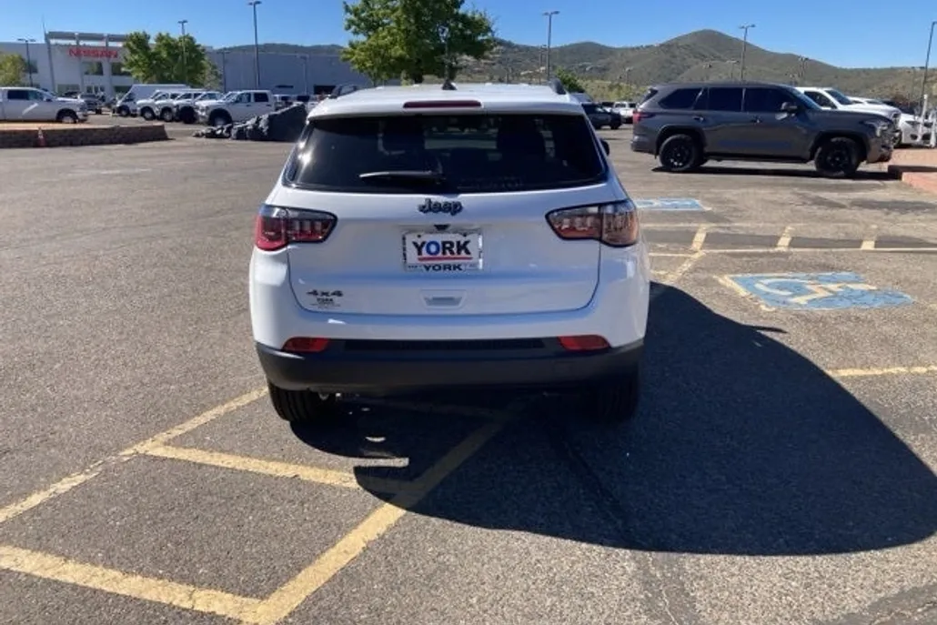 2026 Jeep Compass Latitude Altitude photo 1