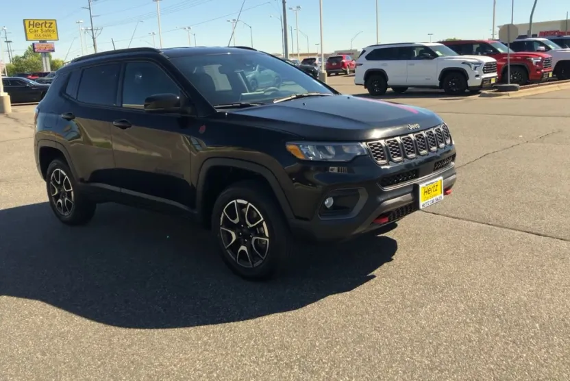 2024 Jeep Compass Trailhawk photo 1