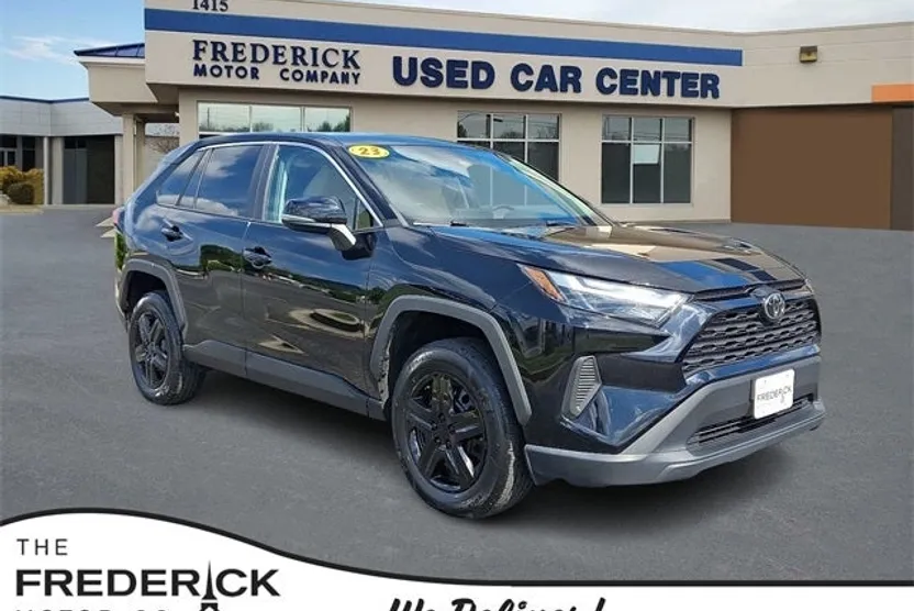 2023 Toyota RAV4 LE photo 1
