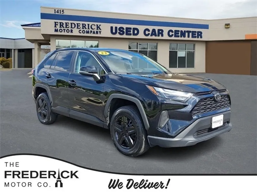 2023 Toyota RAV4 LE photo 1