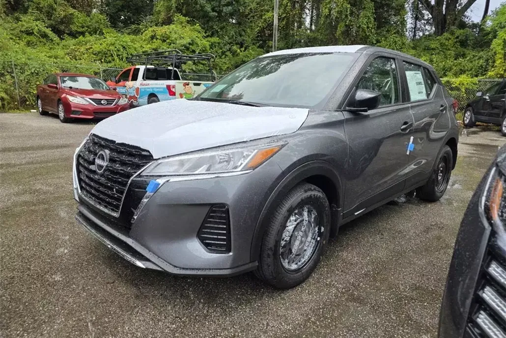2025 Nissan Kicks Play S photo 1