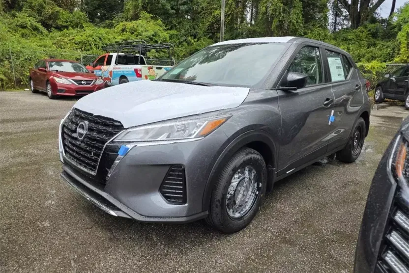 2025 Nissan Kicks Play S photo 1