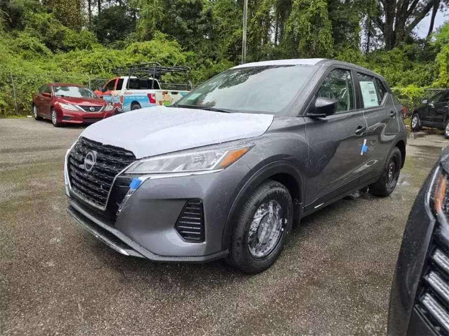 2025 Nissan Kicks Play S photo 1