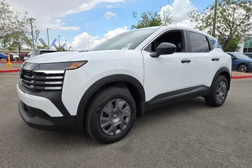 2025 Nissan Kicks S photo 1