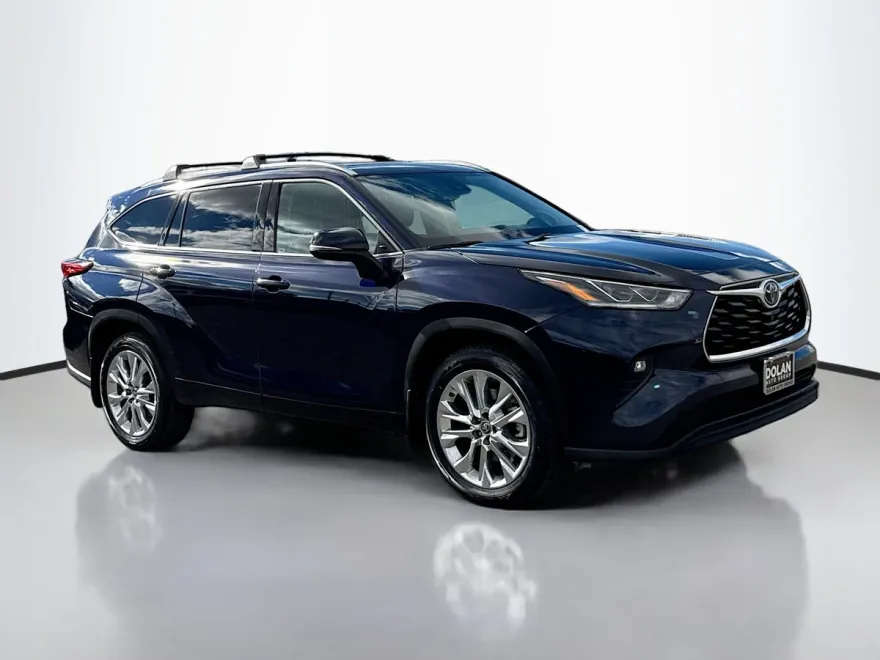 2022 Toyota Highlander Limited photo 1