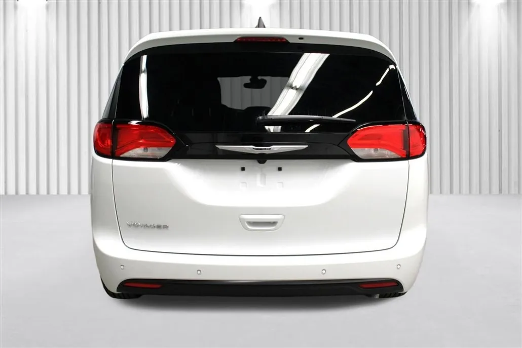 2026 Chrysler Voyager LX photo 1