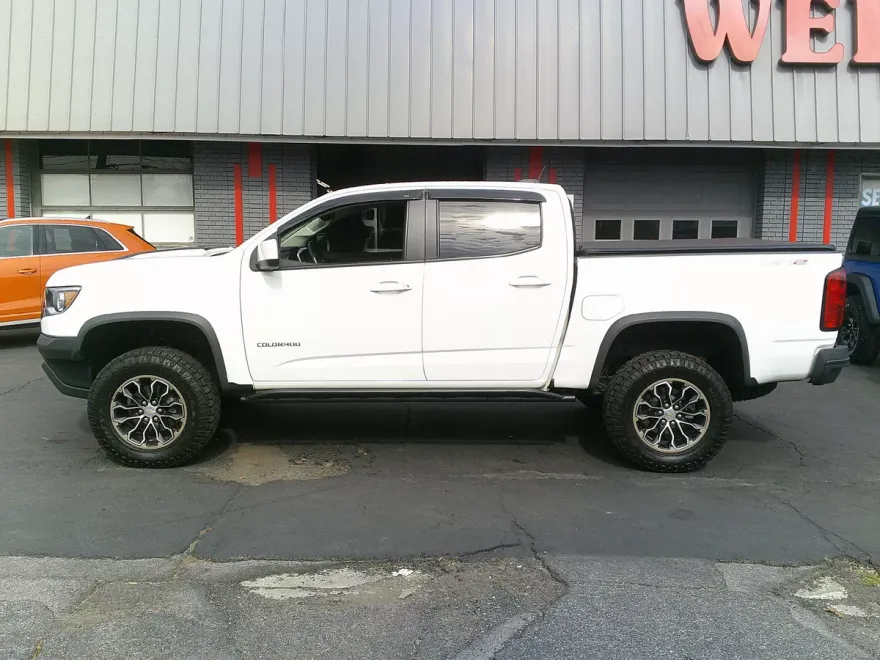 2019 Chevrolet Colorado ZR2 photo 2