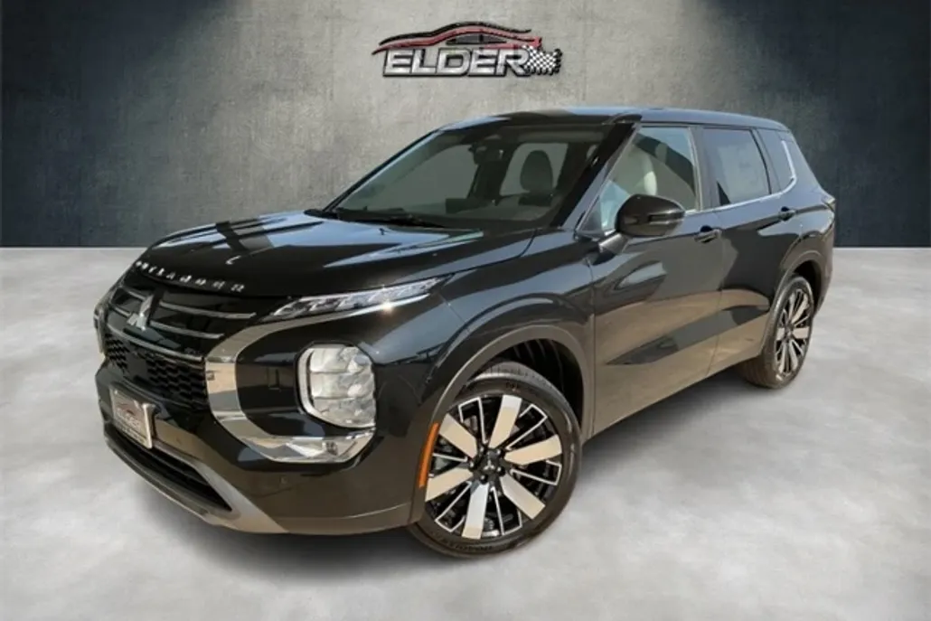 2025 Mitsubishi Outlander SE photo 1
