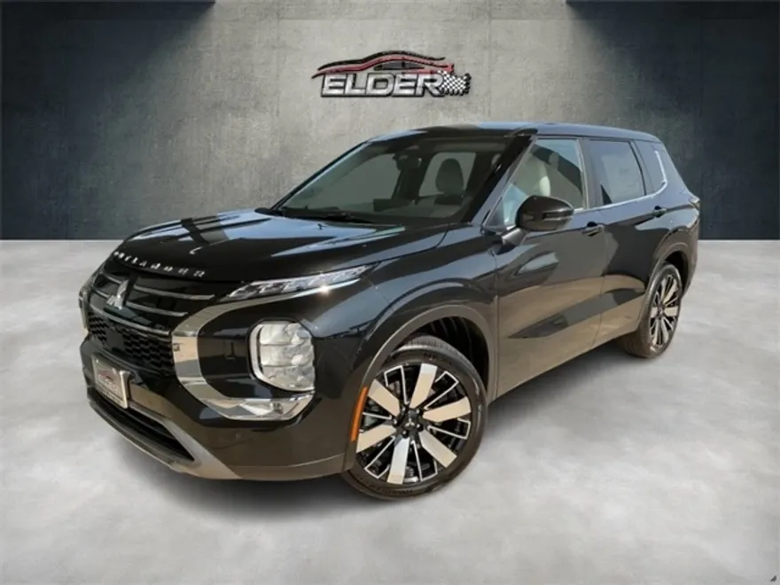 2025 Mitsubishi Outlander SE photo 1