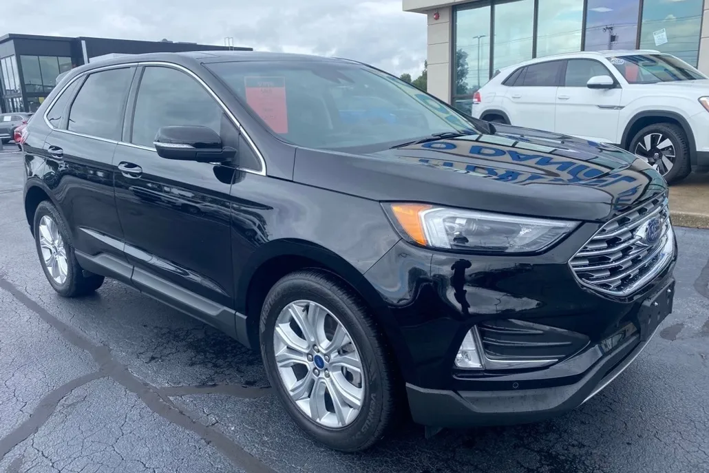 2022 Ford Edge Titanium photo 1