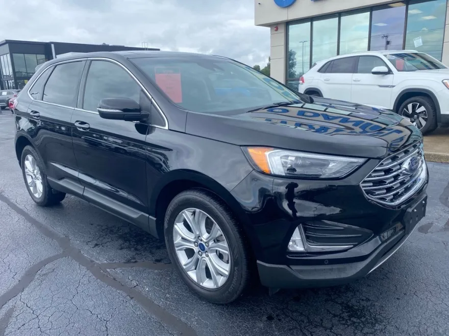 2022 Ford Edge Titanium photo 1