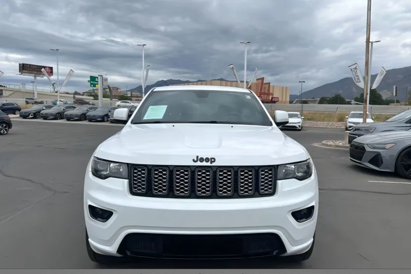 2018 Jeep Grand Cherokee Altitude photo 1