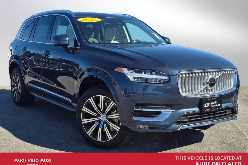 2025 Volvo XC90 Core photo 1