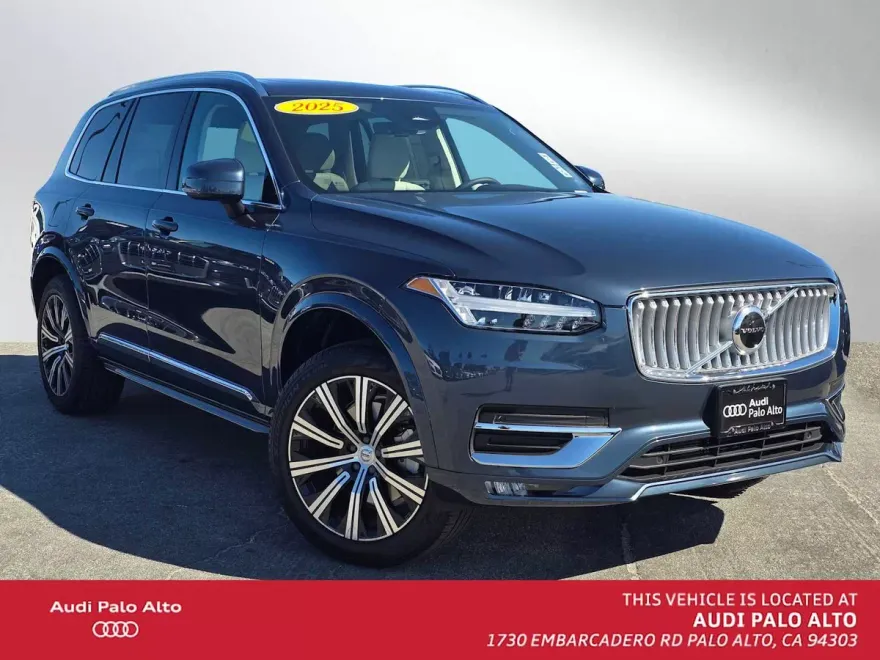 2025 Volvo XC90 Core photo 1