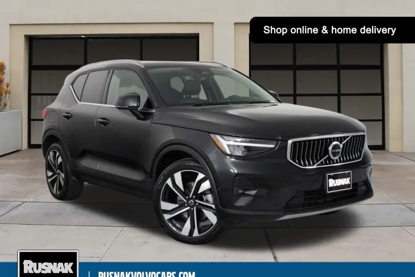 2025 Volvo XC40 Plus photo 1