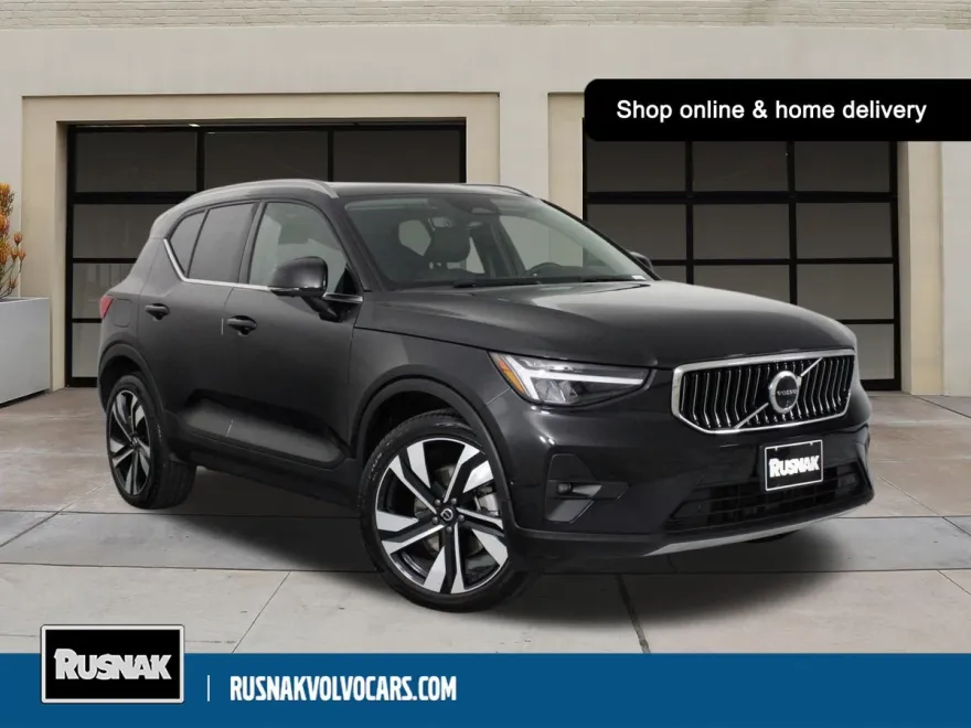 2025 Volvo XC40 Plus photo 1