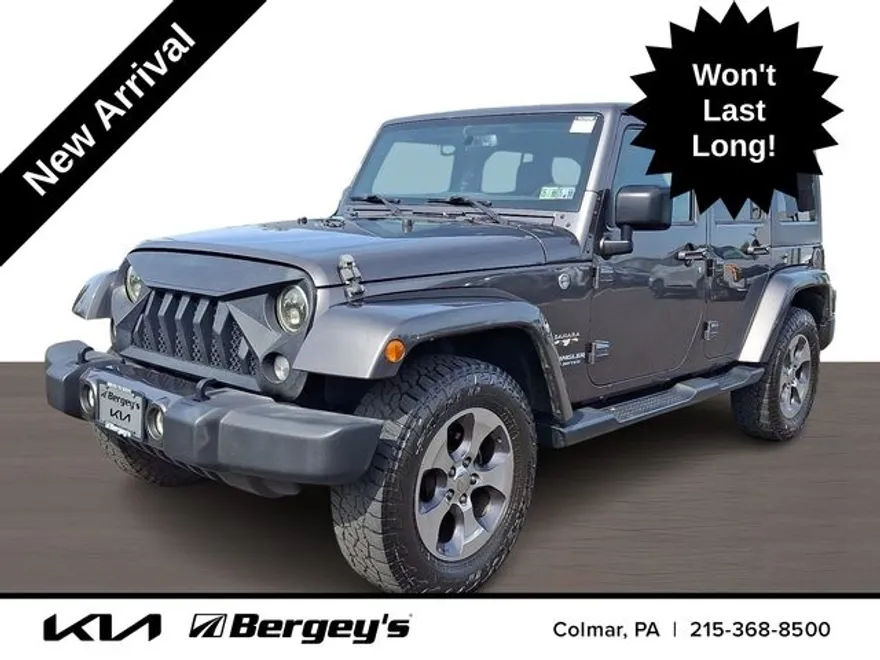 2016 Jeep Wrangler Unlimited Sahara photo 1