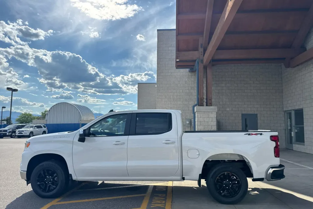 2026 Chevrolet Silverado 1500 LT photo 1