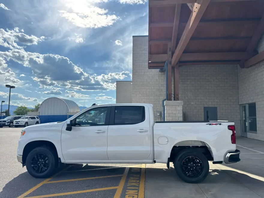 2026 Chevrolet Silverado 1500 LT photo 1