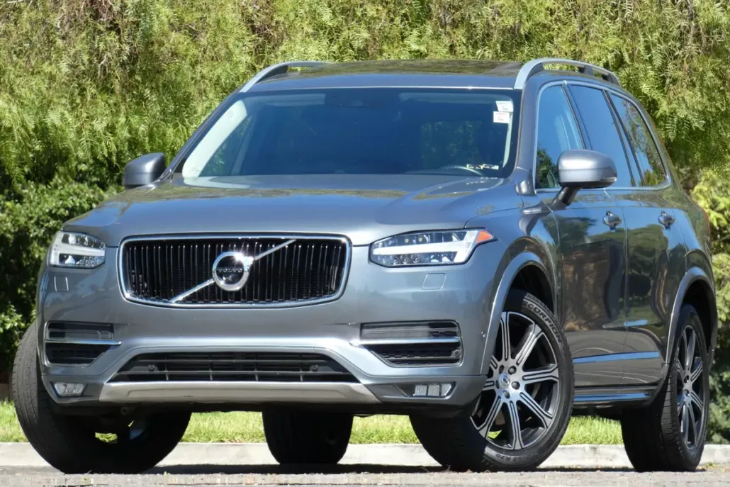 2018 Volvo XC90 T6 Momentum Sport photo 1