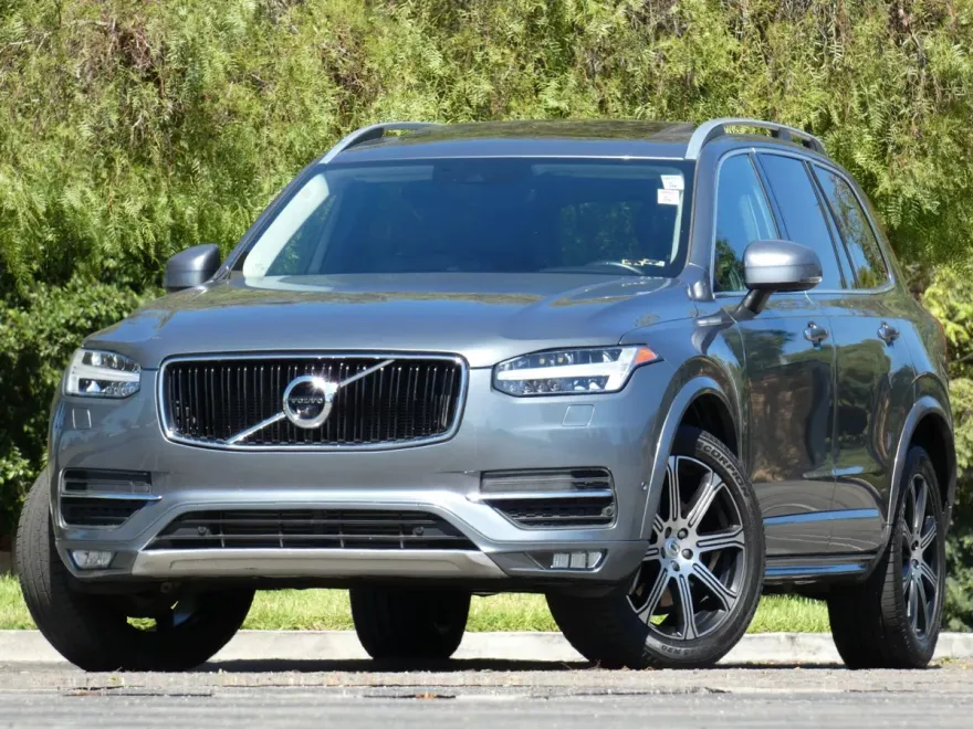 2018 Volvo XC90 T6 Momentum Sport photo 1