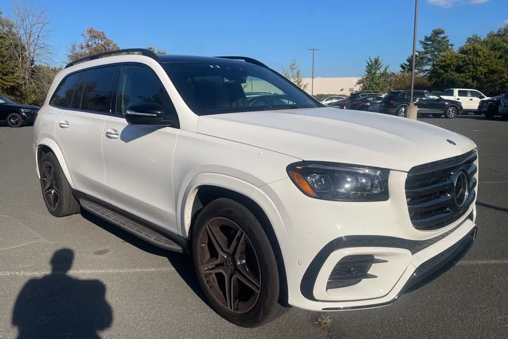 2024 Mercedes Benz GLS 450 photo 1
