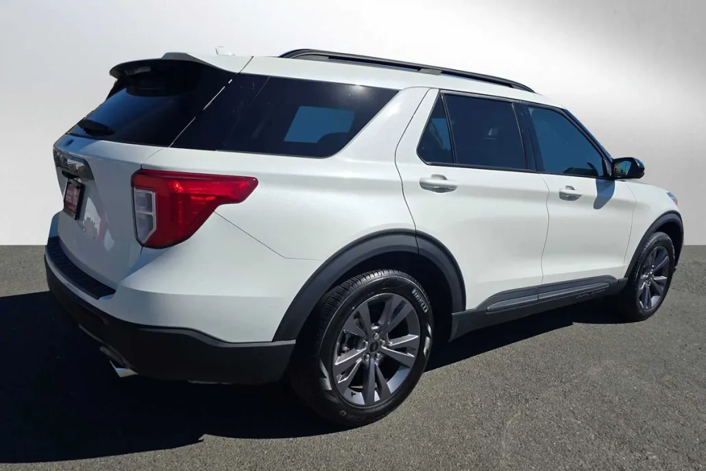 2023 Ford Explorer XLT photo 1
