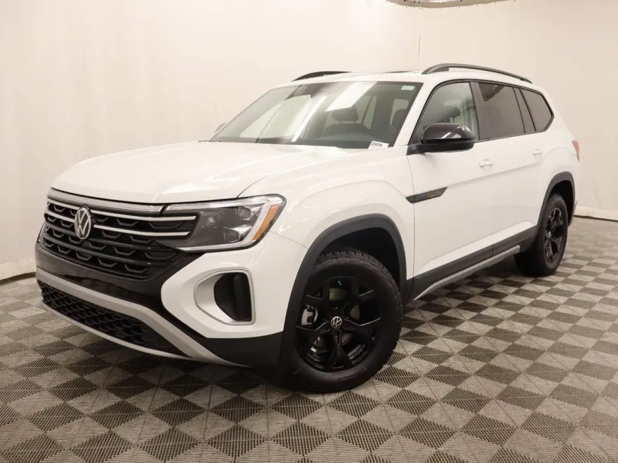 2025 Volkswagen Atlas Peak Edition SE photo 1