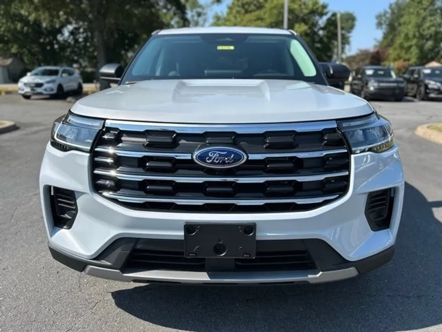 2025 Ford Explorer photo 1