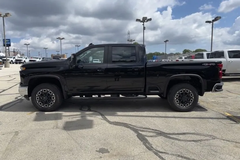 2025 Chevrolet Silverado 2500HD LT photo 1