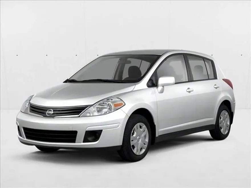 2011 Nissan Versa 1.8 S photo 1