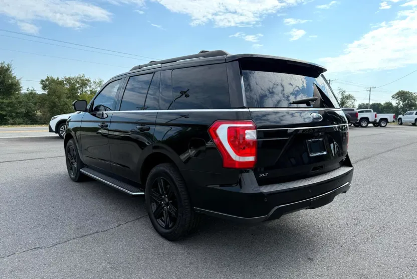 2020 Ford Expedition XLT photo 1