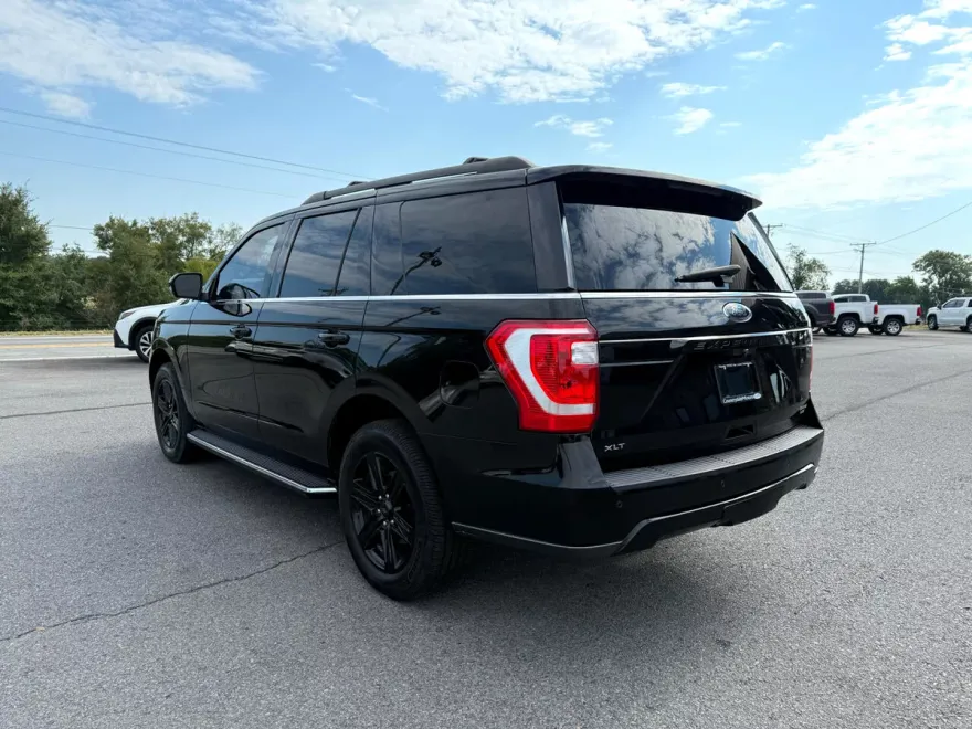 2020 Ford Expedition XLT photo 1