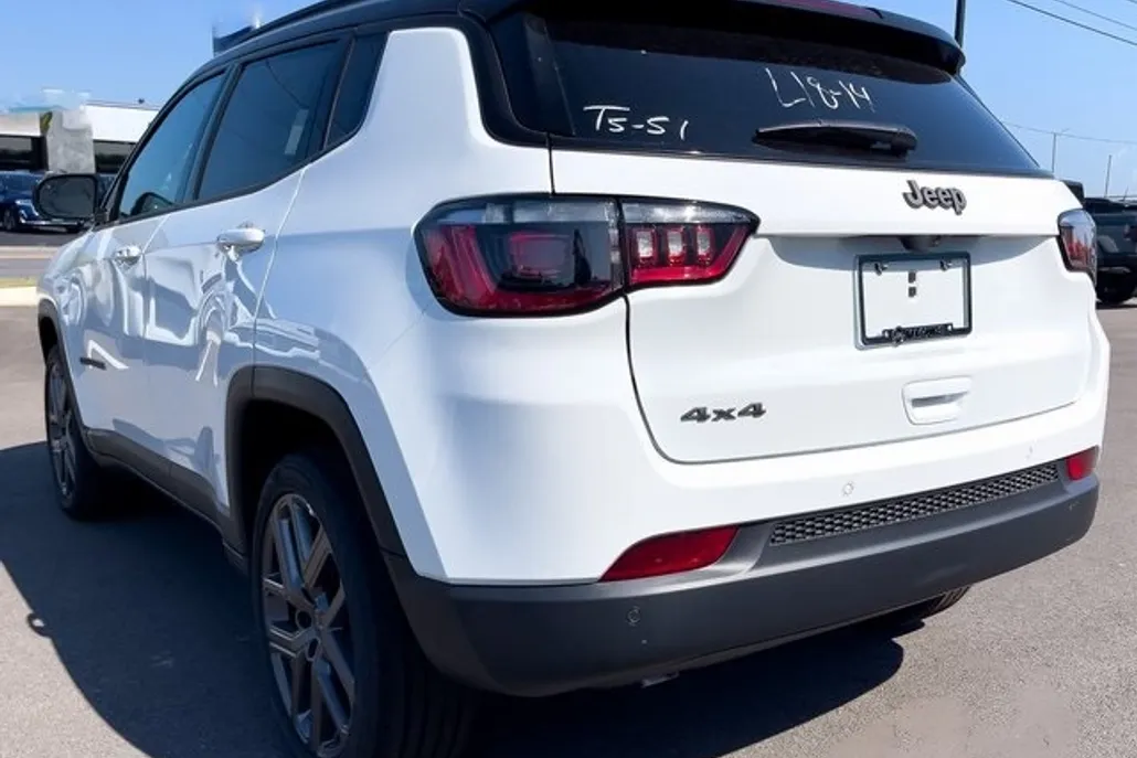 2025 Jeep Compass Limited photo 1