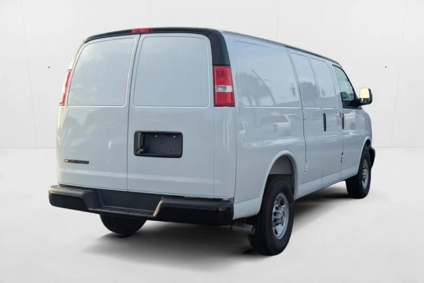2025 Chevrolet Express Cargo 2500 Base photo 1