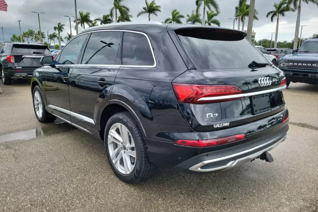 2023 Audi Q7 55 Premium photo 1
