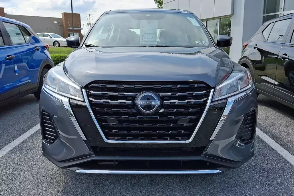 2025 Nissan Kicks Play S photo 1